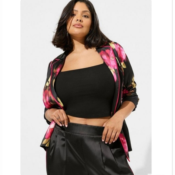 Torrid satin wide leg pants black with pink seam - Picture 5 of 11